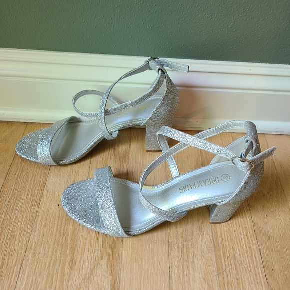 Dream Pairs Silver Block Heel Sandal, Size 8 - Picture 3 of 5